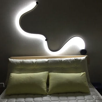 Modern Curved Aluminum LED Wall Sconce