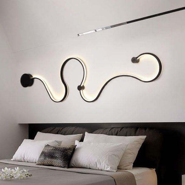 Modern Curved Aluminum LED Wall Sconce